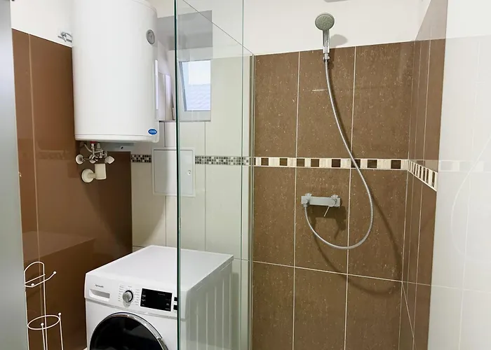 145 M2 4-bedroom With Balcony & Free Parking