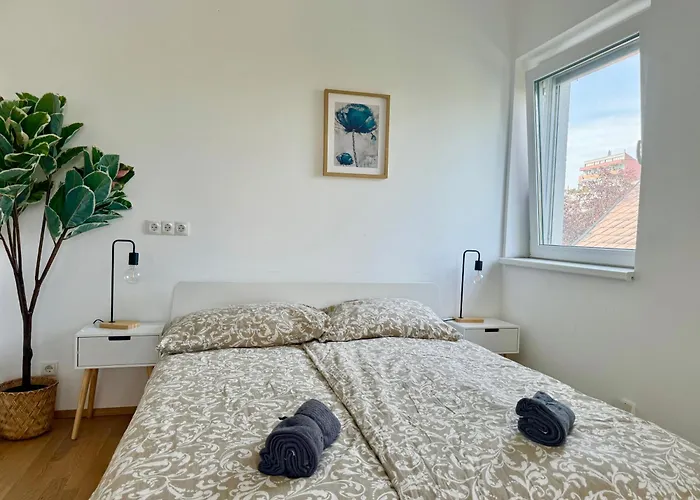145 M2 4-bedroom With Balcony & Free Parking