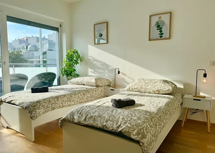 145 M2 4-bedroom With Balcony & Free Parking